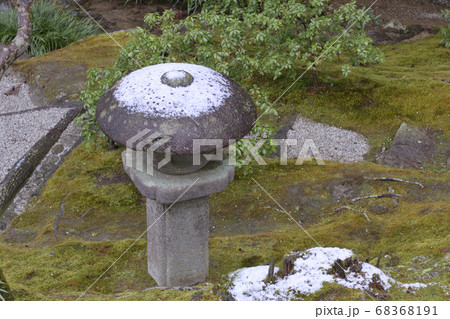 修学院離宮　上離宮　隣雲亭の山寺灯籠 68368191