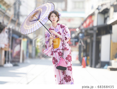 浴衣の女性 東京 浅草 花屋敷前 浴衣の女性 東京 浅草 花屋敷前 68368435