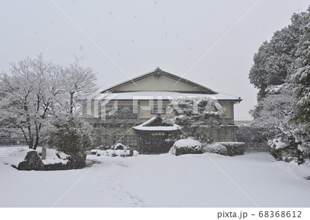 嵯峨小学校　雪景色 68368612
