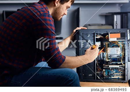 professional staff disassembling and cleaning your old computer professional staff disassembling and cleaning your old computer 68369493