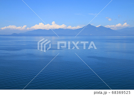 猪苗代湖と磐梯山（福島県・郡山市） 68369525