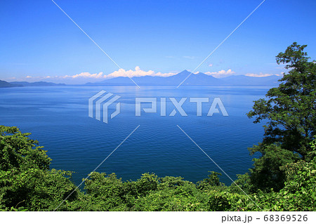 猪苗代湖と磐梯山（福島県・郡山市） 68369526