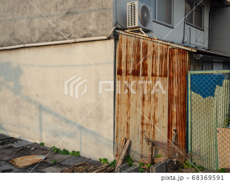 街中にある建物劣化箇所 68369591