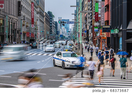 日本の東京都市景観 マスク姿・熱中症・「日本橋北詰」の交差点(横断歩道)をなどを望む=8月10日 日本の東京都市景観 マスク姿・熱中症・「日本橋北詰」の交差点(横断歩道)をなどを望む=8月10日 68373687