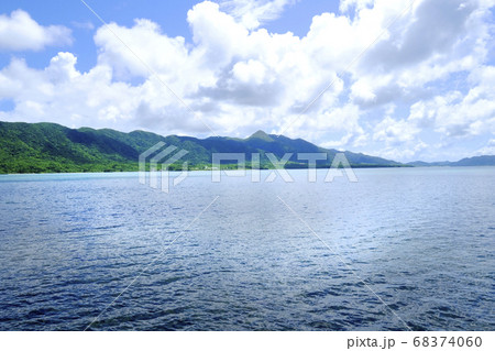 石垣島の綺麗な海 石垣島の綺麗な海 68374060