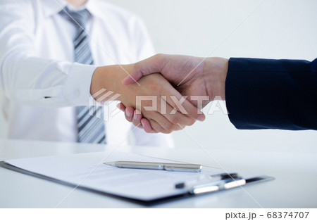 Business people shake hands to congratulate new employees in interviews after meeting in office, job interview Concept. 68374707