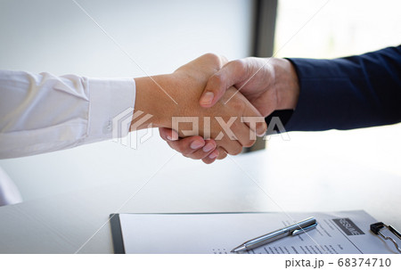 Business people shake hands to congratulate new employees in interviews after meeting in office, job interview Concept. 68374710