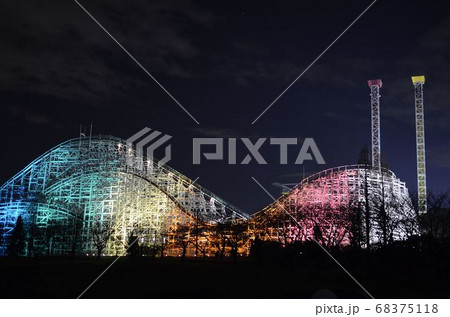 ジェットコースターの夜景 68375118