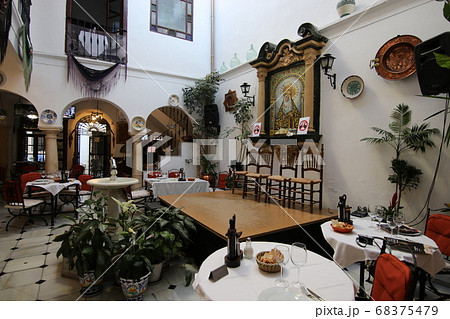 フラメンコショーの舞台、レストラン、コルドバ 68375479