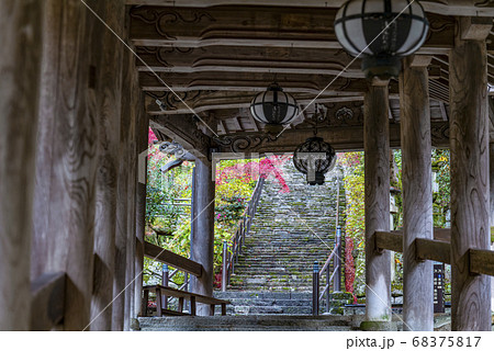 奈良 秋の長谷寺、下登廊から見る嵐の坂 奈良 秋の長谷寺、下登廊から見る嵐の坂 68375817