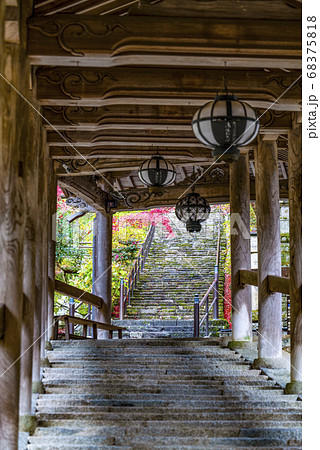 奈良 秋の長谷寺、下登廊から見る嵐の坂 奈良 秋の長谷寺、下登廊から見る嵐の坂 68375818