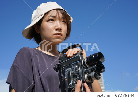 女性カメラマン 68376244