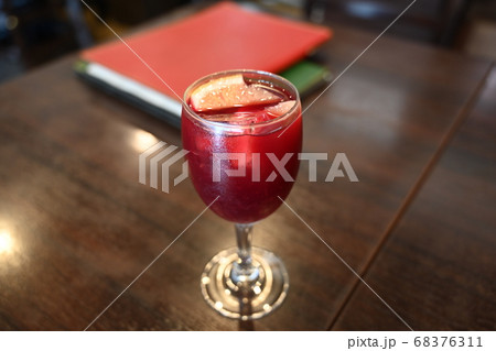 スペインのお酒（サングリア） 68376311