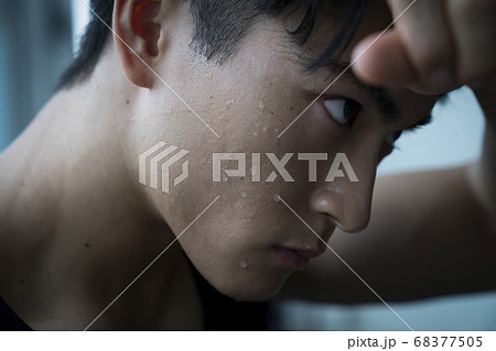 男性のポートレート 68377505