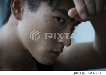 男性のポートレート 68377612
