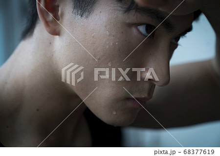 男性のポートレート 68377619