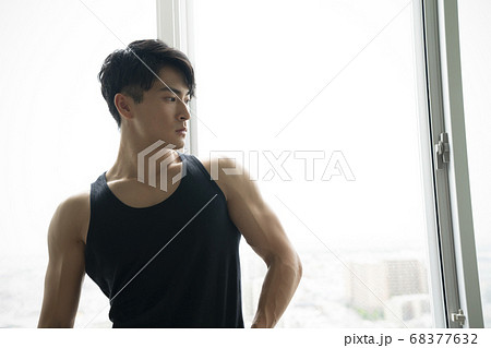 男性のポートレート 68377632