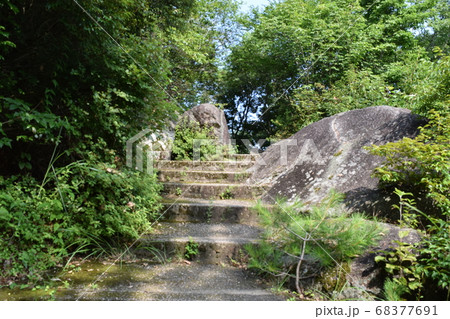 鹿鷺山 笠置寺　巨石　遊歩道 68377691