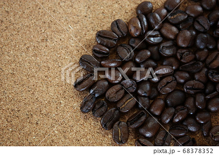 焙煎されたコーヒー豆 焙煎されたコーヒー豆 68378352