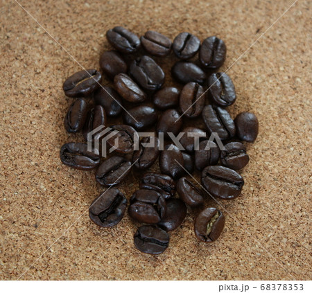 焙煎されたコーヒー豆 焙煎されたコーヒー豆 68378353