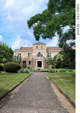 神戸女学院大学 68378965