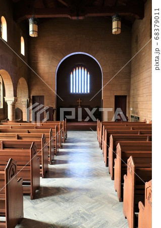 神戸女学院大学 68379011