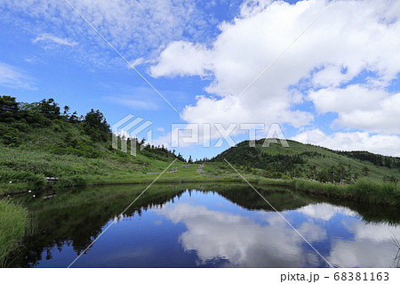 駒の大池に写る会津駒ヶ岳（夏） 68381163