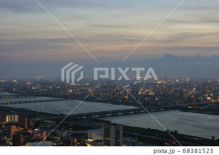梅田スカイビルからの夕景 梅田スカイビルからの夕景 68381523