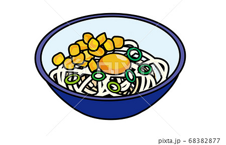器に盛り付けられた温かい釜玉うどん 器に盛り付けられた温かい釜玉うどん 68382877