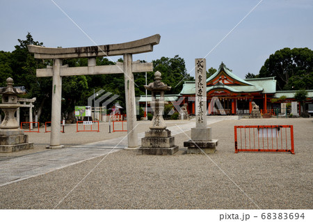 多治速比売神社  鳥居と拝殿　 68383694