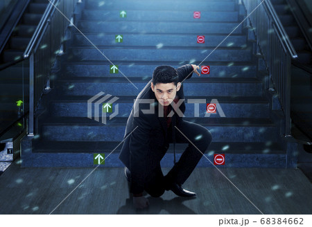 Asian businessman act like a superhero 68384662