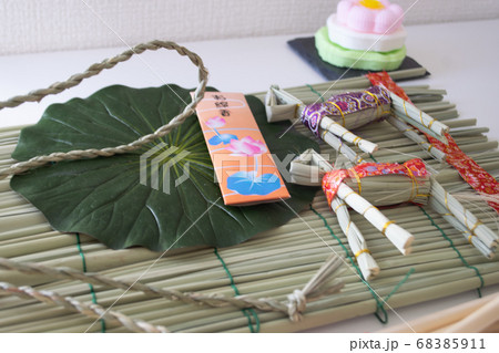 お盆でご先祖様を迎える飾り物の写真素材