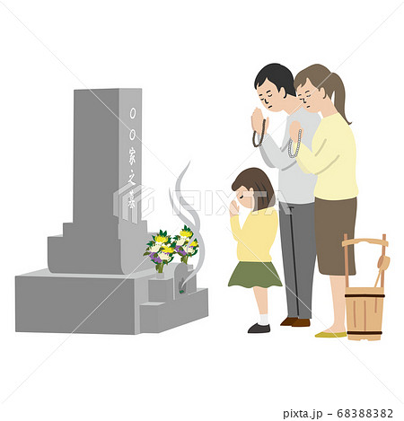 お墓参りをする家族 68388382