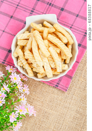 crunchy prawn crackers. 68388817
