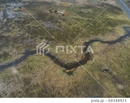空から見たオカバンゴデルタと川 空から見たオカバンゴデルタと川 68388923