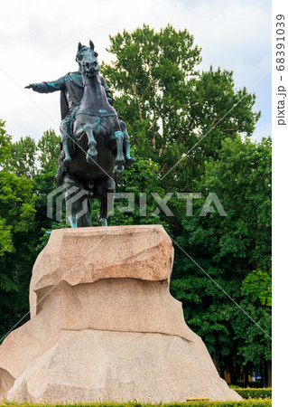 Monument to Peter the Great (Bronze horseman) Monument to Peter the Great (Bronze horseman) 68391039