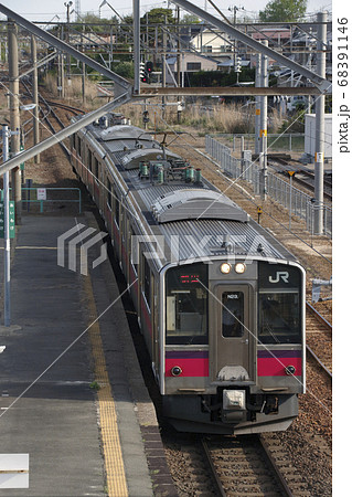 追分駅に到着する奥羽本線 秋田 弘前 青森 の写真素材