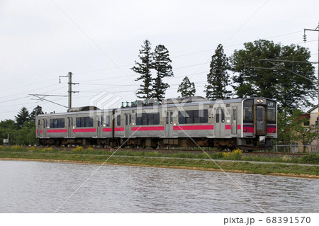 田園と奥羽本線701系（秋田⇔新庄） 68391570