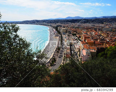 フランスのリゾート地ニース 高台から撮った海景色と町景色の写真素材