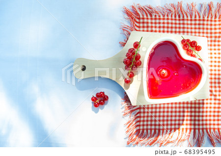 Red and ripe red currants and heart shaped bowof 68395495
