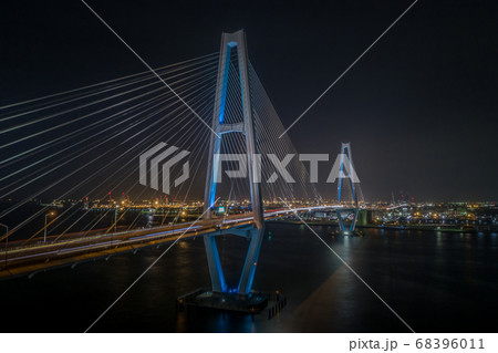 名港トリトン中央大橋の夜景 名港トリトン中央大橋の夜景 68396011