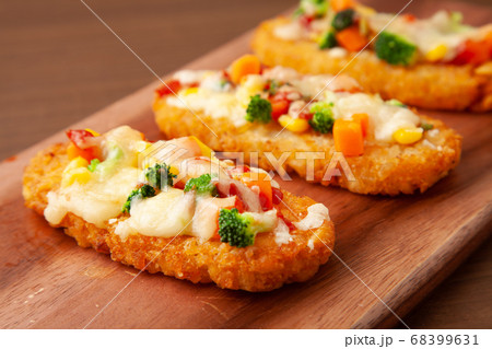 ハッシュポテトのチーズ焼き 68399631