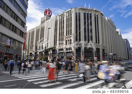 都市風景 新宿三丁目交差点の雑踏 東京都新宿区 都市風景 新宿三丁目交差点の雑踏 東京都新宿区 68399656