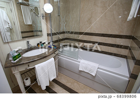 トルコ一流ホテルのバスルーム 68399806