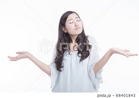 呆れる女性 呆れる女性 68401843