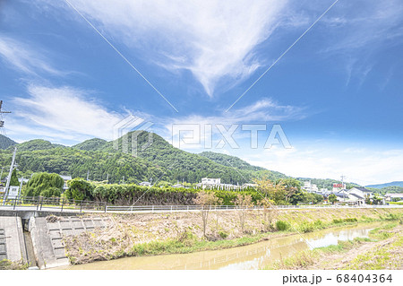 岩室温泉矢川上流より温泉街を望む 68404364