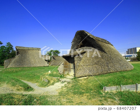＜登呂遺跡＞竪穴式住居と高床式倉庫 68407207