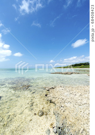 沖縄県　竹富島の皆治浜 68408423
