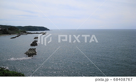 柏崎市御野立から見える鯨波海岸と米山 柏崎市御野立から見える鯨波海岸と米山 68408767