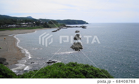 柏崎市御野立から見える鯨波海岸と米山 68408768